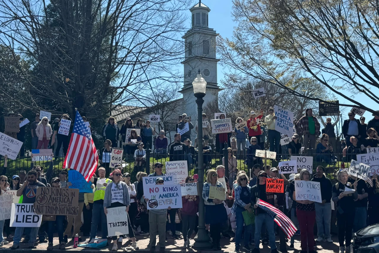 Youngkin greeted by protestors at recreation of Patrick Henry’s famous speech